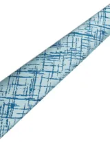 Corbata de seda azul marino con estampado paisley en tonos rosados y blancos.