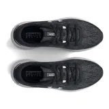 Championes de running Under Armour Charged Rogue 3, color negro con entresuela blanca y detalles plateados. Confeccionados con tejido de punto transpirable y entresuela Charged Cushioning para mayor amortiguación.