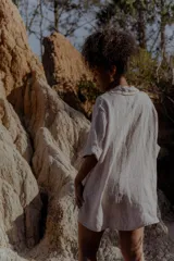 Camisa color naranja de lino 100%, de corte holgado y mangas 3/4.