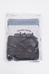 Pack de dos calzoncillos tipo bóxer con cintura elástica con logo. Uno de los modelos es gris claro con estampado de patinetas y el otro es negro con rayas horizontales blancas y grises.