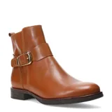 Bota de caña baja marca Bottero, confeccionada en cuero color marrón, con taco bajo y detalle de tira con hebilla metálica dorada en el tobillo.