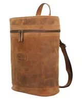 Mochila matera de cuero 100% natural color tostado, de diseño convertible con sistema ajustable para usar como mochila o bolso de hombro. Cuenta con compartimento principal con cierre, asa superior y detalles de la marca grabados en bajorrelieve.