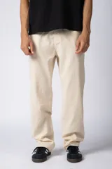 Pantalon de corte recto y holgado, confeccionado en mezcla de lino y algodón. Presenta cintura elastizada con cordón interno para ajuste y bolsillos laterales amplios.