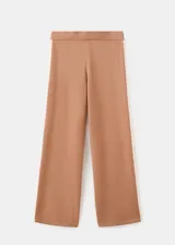 Pantalón tejido de punto color tostado con una franja lateral clara, de corte holgado y pernera ancha.