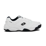 Championes Lotto modelo SK2003 para tenis, color blanco con detalles en azul marino. Presentan un diseño deportivo con perforaciones laterales para ventilación, cierre con cordones y suela de goma resistente.