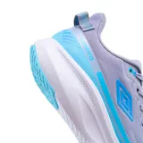 Championes deportivos de mujer Umbro Rokar, color lila con detalles en celeste y suela blanca.