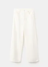 Jeans de tiro alto y diseño balloon en color blanco, con estilo vaquero, trabillas para cinturón, cinco bolsillos tradicionales y cierre frontal de botón y cremallera.