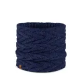 Cuello tejido de punto con diseño de trenzas en color azul marino, forrado internamente con material polar para mayor abrigo.