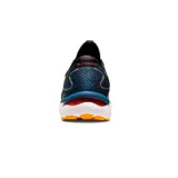 Championes de running Asics Gel-Nimbus 24, de color azul oscuro con detalles en amarillo y suela blanca y naranja. Cuentan con tecnología FF Blast+ y amortiguación de gel para mayor comodidad.