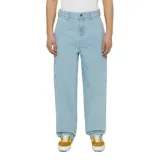 Pantalon de jean de corte holgado y diseño recto, con cintura de altura media, cierre frontal con botón, cinco bolsillos tradicionales y un bolsillo utilitario adicional en la pierna.