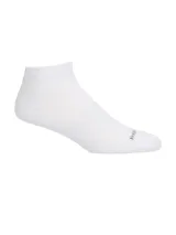 Medias cortas de corte deportivo color blanco, con tejido técnico transpirable y logo de la marca en la puntera.