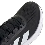 Championes de running Adidas modelo Questar 3, color negro con detalles en blanco. Presentan capellada de malla transpirable, mediasuela con tecnología de amortiguación y suela de goma resistente.