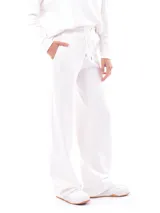 Pantalón negro de tiro alto, corte ancho y pierna recta, con cordón ajustable en la cintura.