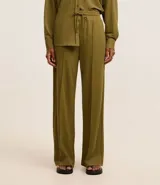 Pantalón recto de piqué azul marino, de tiro alto con cintura elástica y cordón ajustable.