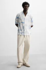 Alpargata color beige de tejido de punto transpirable, con tirador trasero y suela recubierta de yute.