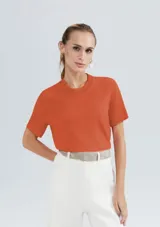 Camiseta verde de algodón de corte recto y mangas cortas.