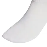Pack de tres pares de medias soquetes deportivas Adidas de color blanco, con el logo de la marca en negro en el lateral del tobillo y plantilla con amortiguación.