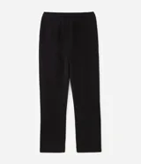 Pantalón de pijama masculino de corte recto, confeccionado en tejido de modal, poliéster y elastano. Presenta un diseño liso con cintura elástica y cordón ajustable para mayor comodidad.
