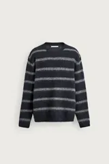 Sweater boxy fit de punto cepillado, con diseño de rayas horizontales en color azul marino y gris, cuello redondo y manga larga.