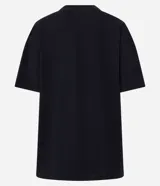 Remera negra de algodón con cuello redondo y manga corta, presentando un estampado grande y detallado del rapero Tupac Shakur con un pañuelo blanco en la cabeza.