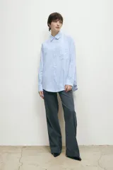 Pantalón de vestir gris marengo, de corte palazzo.