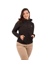 Campera marrón de neopreno con cierre frontal y bolsillos laterales con cierre.