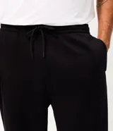 Pantalón deportivo de corte recto para hombre, color negro, con cintura elástica y cordón de ajuste.