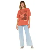 Remera Rip Curl color salmón con estampado de flores en tonos marrones y texto "Saltwater Waves".