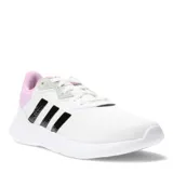 Championes Adidas modelo QT Racer 3.0, de diseño deportivo en color blanco con las icónicas tres tiras laterales en negro. Presentan detalles en rosa pastel en el talón y refuerzos en tono verde claro en la zona de los cordones. Cuentan con mediasuela Cloudfoam para mayor amortiguación y plantilla de espuma viscoelástica.
