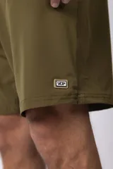 Short de baño negro liso, con cordón blanco regulable en la cintura y un pequeño parche con logo VCP en la parte inferior izquierda.