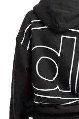 Canguro negro de corte holgado con capucha y bolsillo tipo canguro.