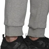 Pantalón de jogging gris con cintura elástica y logo de Adidas bordado en blanco en la pierna izquierda.