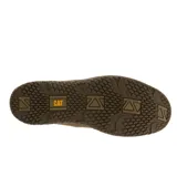 Zapato de estilo urbano Caterpillar, confeccionado en nobuk color marrón, con cordones, suela de goma texturizada y logo de la marca grabado en el lateral y el talón.