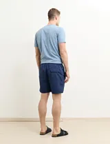 Short de baño verde agua.