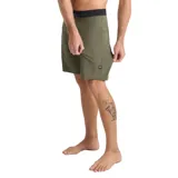 Boardshort Roark modelo Passage Pro de color verde militar, con cintura elástica negra y cordón ajustable.