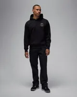 Canguro negro con capucha, de la colaboración entre PSG y Jordan. Presenta el logo del Paris Saint-Germain en el pecho y un bolsillo tipo canguro.