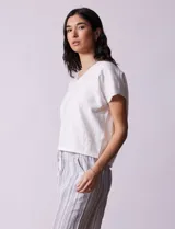 Buzo tejido color blanco, marca Ninety. Escote en V. Calado en escote y delantera.