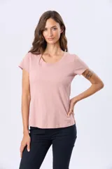 Remera de manga corta y cuello redondo, color verde menta jaspeado.