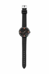 Reloj de pulsera con correa negra de silicona y caja redonda con esfera negra, números en los puntos cardinales y detalle de estrella.