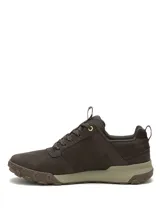Calzado de trekking Caterpillar modelo Hex Ready Lo, color marrón con suela de goma en tonos marrones y beige. Confeccionado en cuero y gamuza, cuenta con cordones y el nombre de la marca lateral grabado.