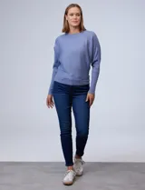 Sweater negro de tejido acanalado, marca Philosophy, con mangas dolman amplias y cuello redondo.