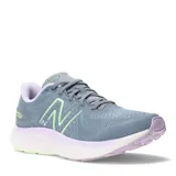 Championes grises de running New Balance modelo Fresh Foam X EVOZ V3, con detalles en verde lima y lila.