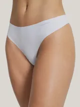 Colaless blanco de microfibra suave con bordes cortados a láser y logo de Calvin Klein estampado en la cadera.