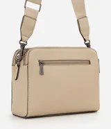 Cartera bandolera mediana Satinato de PU color beige, con diseño estructurado, múltiples compartimentos con cierre de cremallera, herrajes oscuros y correa de gros ajustable.