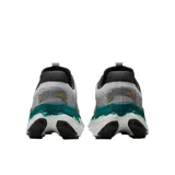 Championes New Balance MTMORL Fresh Foam X Trail More para hombre, ideales para running. Diseño en tonos gris, blanco y verde.