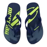 Chinelas de goma azul marino con estampado de palmeras en gris y detalles en amarillo flúor.