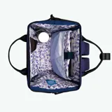 Mochila Cabaia Adventurer Dusseldorf color violeta con detalles en negro. Tiene sistema MOLLE, compartimento acolchado para tablet o PC, correa para sujetar a la maleta y tirantes acolchados antitranspirantes.