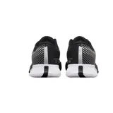 Championes de tenis Nike modelo Court Air Zoom Vapor Pro 2, color negro con detalles en blanco. Presentan un diseño de malla transpirable, tecnología Zoom Air para amortiguación y suela de goma resistente.
