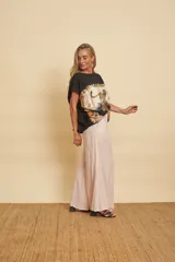 Pantalón de lino evasé súper amplio, de tiro alto, con cintura elastizada y bolsillos laterales.