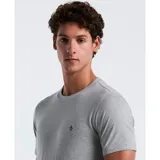 Remera gris de algodón orgánico, de corte entallado y cuello redondo. Presenta logo de pingüino bordado en el pecho.